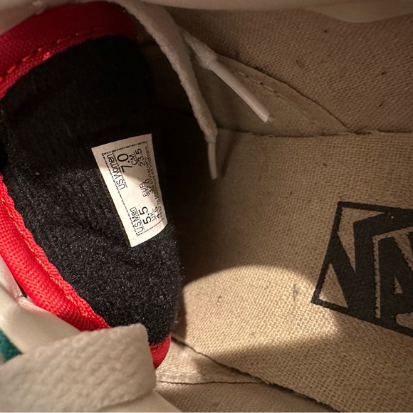 vans🕺🏽 - Picture 4 of 4